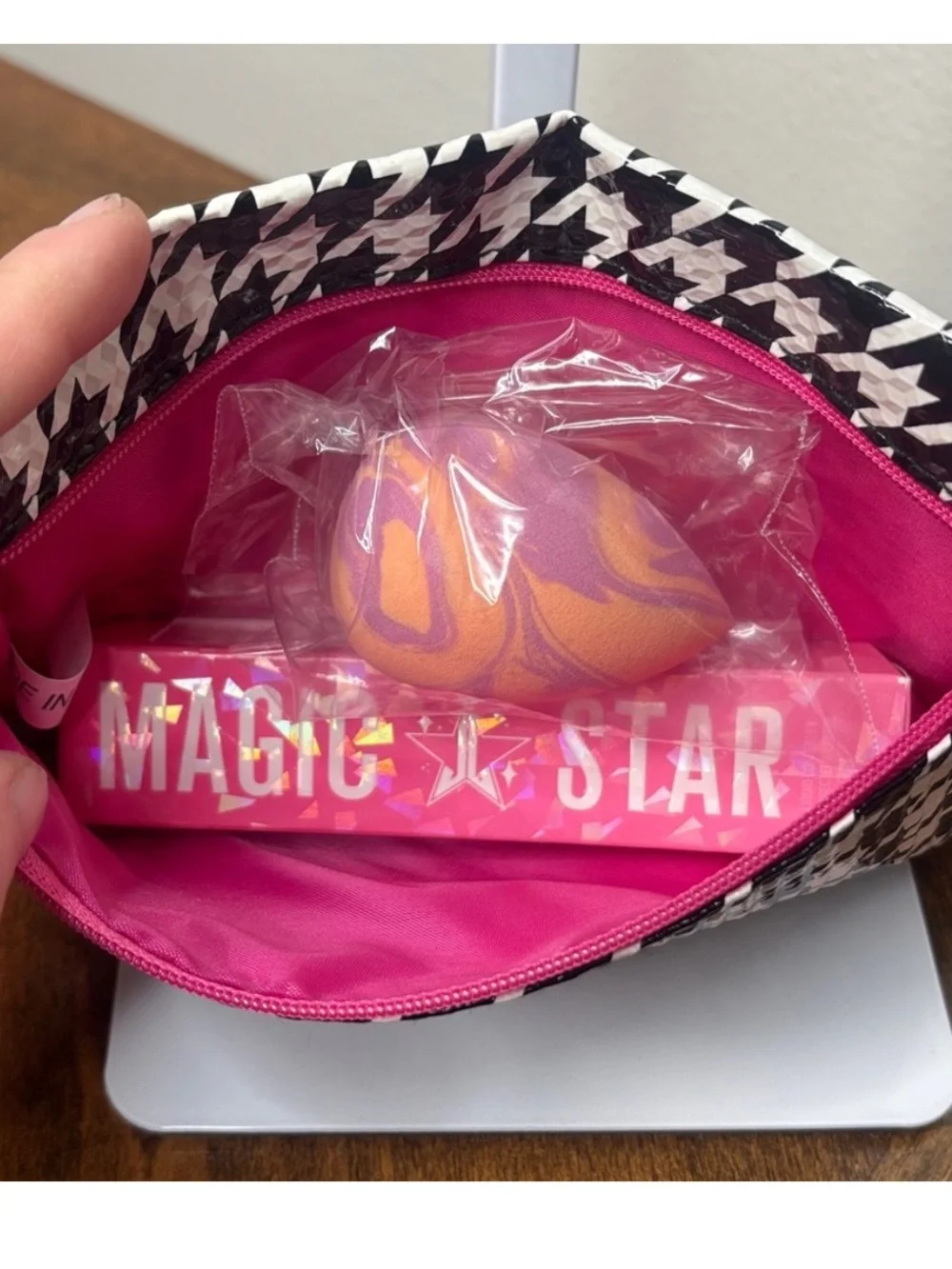 Jeffree Star Magic Star Concealer C19.5 + IPSY Bag & Beauty Sponge Bundle